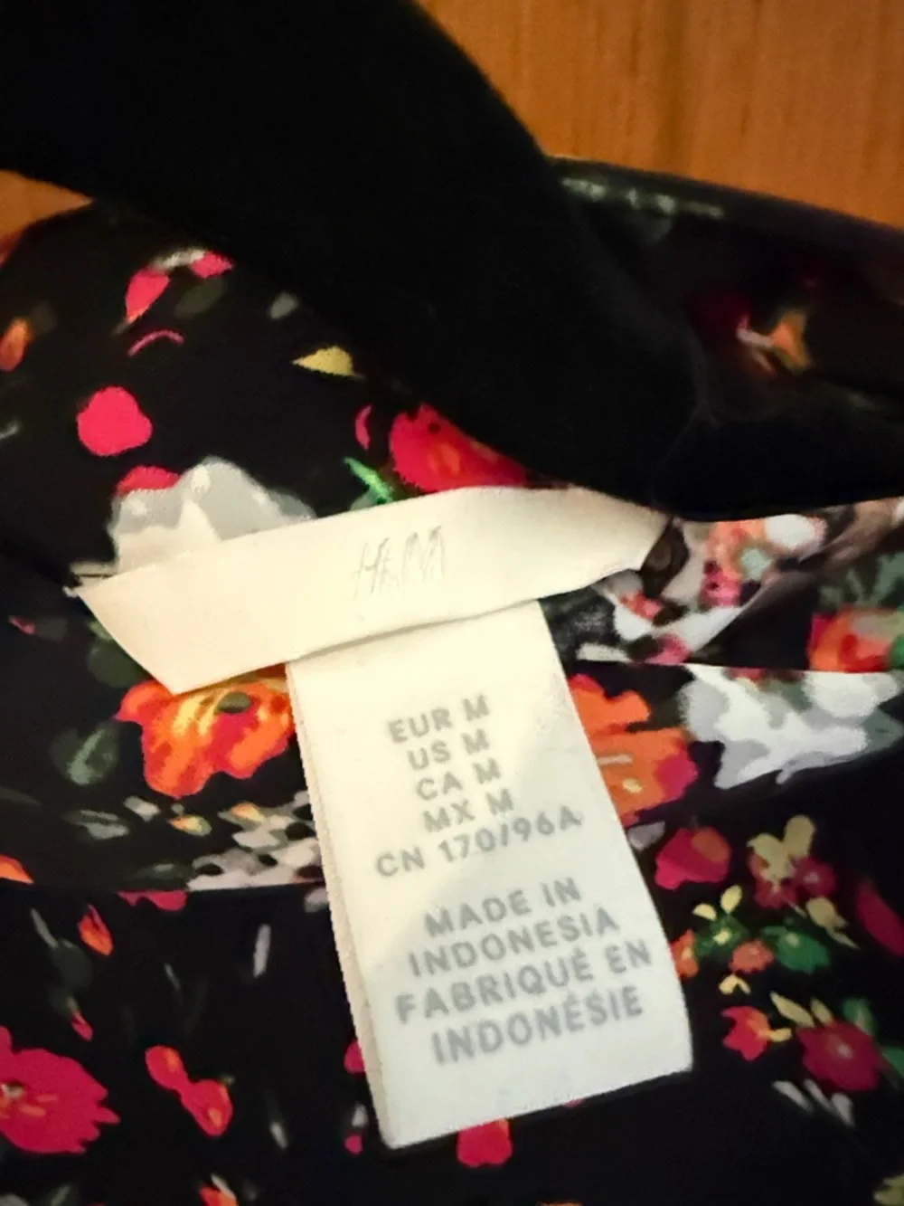 Mock neck floral print lightweight blouse size M - Picture 5 of 6
